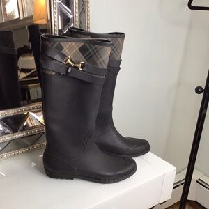 Stylish BlackRubber Knee High Rainboots